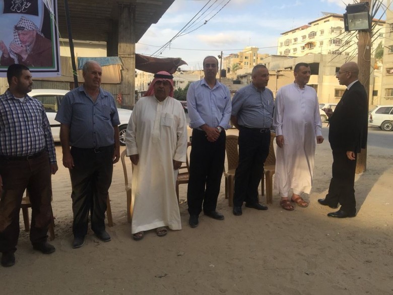 [[[641,116,30,44,755,566],"ابراهيم السقا"],[[566,115,26,50,755,566],"أحمد فضل البطه"],[[480,123,38,51,755,566],"عبدالحكيم زكريا البطه"],[[391,105,22,45,755,566],"أسعد شريف البطه"],[[297,136,28,56,755,566],"محمد اسعاف البطه"]]