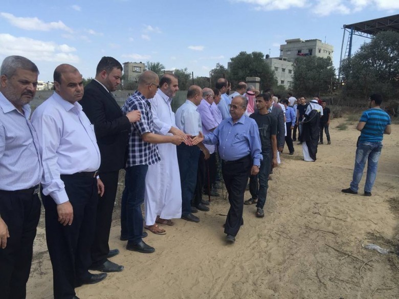 [[[306,137,28,52,755,566],"صلاح محمد البطه"],[[186,101,45,75,755,566],"عماد احمد البطه"],[[103,110,58,90,755,566],"غسان محمد البطه"],[[12,114,65,103,755,566],"يحيى سعبد البطه"]]