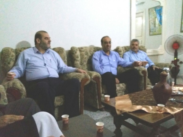 [[[538,162,29,50,755,566],"169,يحيى البطه,http://www.albatta.net/profile/210"],[[415,143,41,71,755,566],"125,اسعد البطه,http://www.albatta.net/profile/183"],[[141,121,71,80,755,566],"118,صلاح البطه,http://www.albatta.net/profile/176"]]