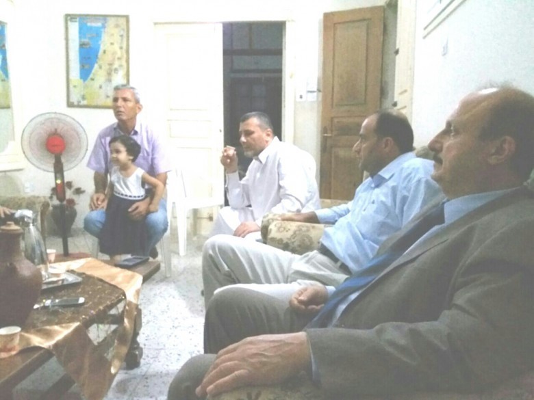 [[[605,102,110,172,755,566],"114,محمد زياد البطه,http://www.albatta.net/profile/172"],[[492,158,58,92,755,566],"164,عبدالقادر علي البطه,http://www.albatta.net/profile/205"],[[337,159,41,73,755,566],"أحمد فضل البطه"],[[157,117,37,58,755,566],"محمدرفعت فضل البطه"]]