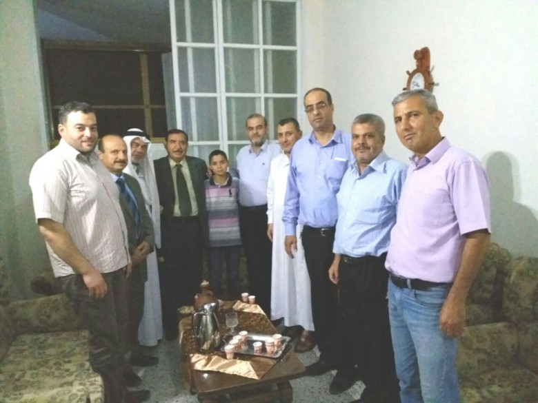 [[[492,152,38,78,755,566],"169,يحيى سعيد البطه,http://www.albatta.net/profile/210"],[[427,122,36,63,755,566],"125,اسعد شريف البطه,http://www.albatta.net/profile/183"],[[387,167,26,47,755,566],"أحمد فضل البطه"],[[343,156,27,46,755,566],"118,صلاح محمد البطه,http://www.albatta.net/profile/176"],[[291,207,24,41,755,566],"مسلمة أحمد البطه"],[[229,181,31,42,755,566],"128,د. فوزي محمد البطه,http://www.albatta.net/profile/186"],[[184,182,22,52,755,566],"161,بهاءالدين علي البطه,http://www.albatta.net/profile/202"],[[143,182,30,68,755,566],"114,محمد زياد البطه,http://www.albatta.net/profile/172"],[[80,132,55,84,755,566],"148,عماد احمد البطه,http://www.albatta.net/profile/213"],[[548,133,54,82,755,566],"محمدرفعت البطه"]]