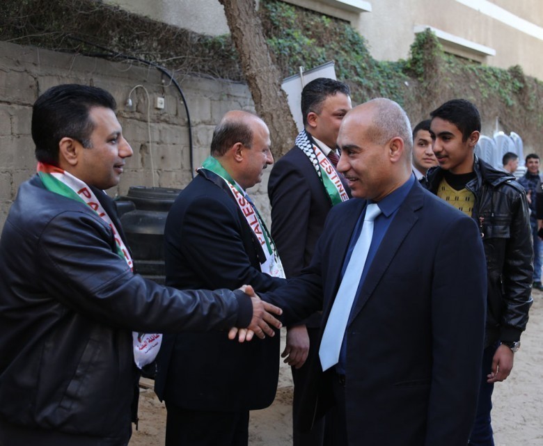 [[[464,150,73,129,755,620],"ابراهيم محمد البطه"],[[286,155,93,112,755,620],"114,محمد زياد محمد مصطفى,http://www.albatta.net/profile/172"],[[97,115,86,154,755,620],"121,بسام محمد سعيد شاهين,http://www.albatta.net/profile/179"]]