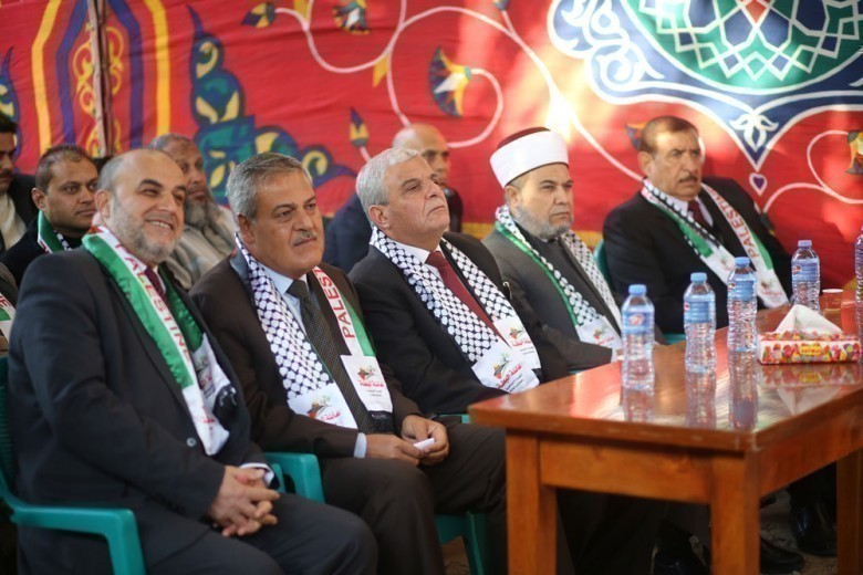 [[[558,92,52,77,755,503],"128,د. فوزي محمد خليل محمد,http://www.albatta.net/profile/186"],[[436,122,68,84,755,503],"الشيخ إحسان عاشور"],[[317,135,75,81,755,503],"د. سلام الأغا"],[[209,142,68,102,755,503],"د. أسامة الفرا"],[[96,140,57,96,755,503],"119,د. ناجي محمد سعيد شاهين,http://www.albatta.net/profile/177"],[[31,128,50,77,755,503],"196,ابراهيم نايف سليم محمد,http://www.albatta.net/profile/233"]]