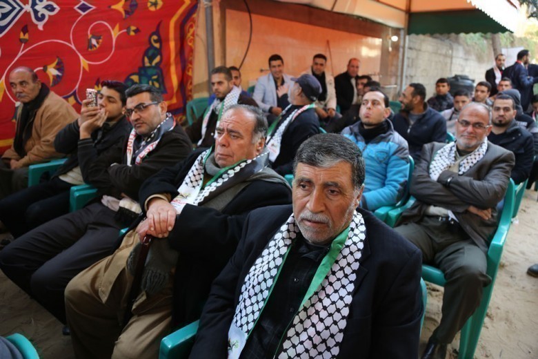 [[[632,147,40,56,755,503],"163,محمد علي سليم محمد,http://www.albatta.net/profile/204"],[[397,201,103,156,755,503],"130,خليل احمد خليل محمد البطه,http://www.albatta.net/profile/188"],[[299,155,51,87,755,503],"141,عبداللطيف صبري عبدالقادر محمد,http://www.albatta.net/profile/199"],[[172,132,47,64,755,503],"بسام جودة البطه"]]