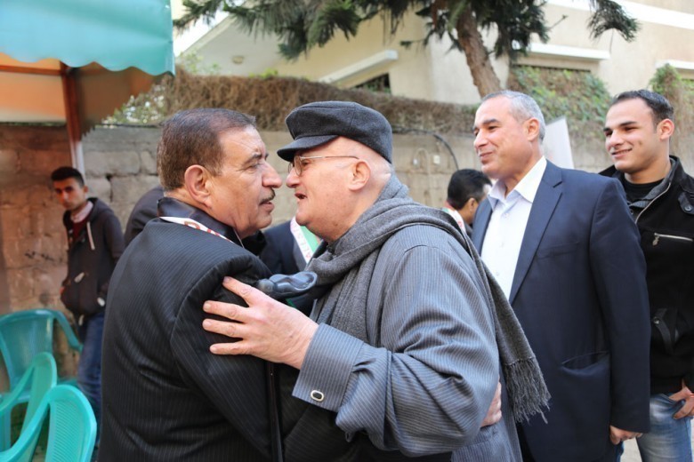 [[[503,104,70,96,755,503],"227,عبدالحكيم زكريا احمد شاهين,http://www.albatta.net/profile/262"],[[655,99,63,96,755,503],"محمد عبدالحكيم زكريا احمد"],[[301,124,85,129,755,503],"محمد تميم أحمد"],[[206,129,91,123,755,503],"128,المختار د. فوزي محمد خليل محمد,http://www.albatta.net/profile/186"]]