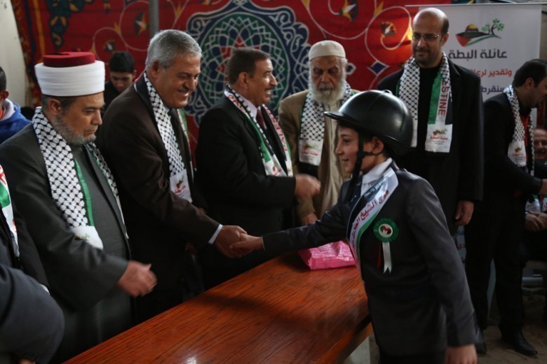 [[[445,146,94,116,755,503],"212,الفارس/ عمر محمد احمد سعيد البطه,http://www.albatta.net/profile/248"]]