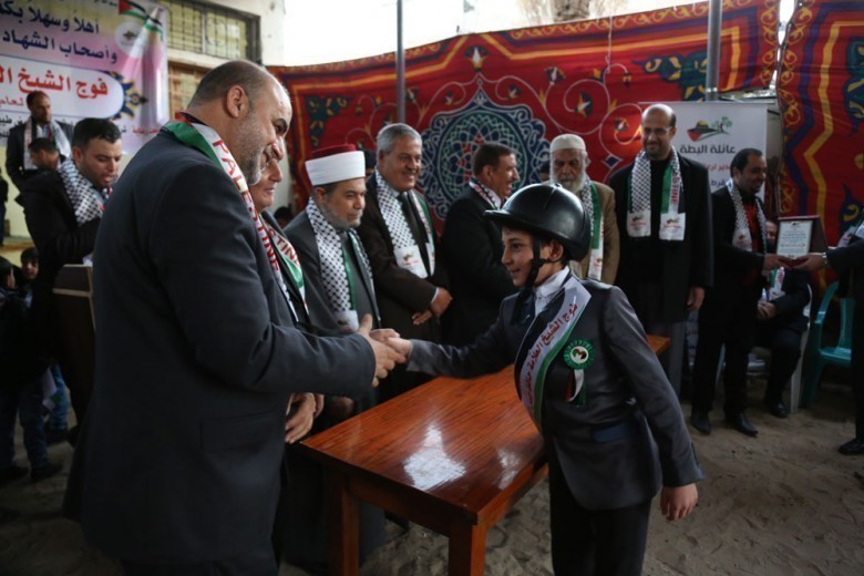 [[[421,177,49,72,755,503],"212,الفارس/ عمر محمد احمد سعيد البطه,http://www.albatta.net/profile/248"]]