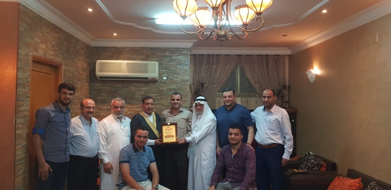 [[[503,169,25,49,755,367],"164,م. عبدالقادر علي سليم,http://www.albatta.net/profile/205"],[[428,169,22,42,755,367],"148,أ. عماد احمد سعيد,http://www.albatta.net/profile/213"],[[371,183,23,41,755,367],"161,أ. بهاءالدين علي سليم,http://www.albatta.net/profile/202"],[[330,174,17,46,755,367],"123,م. علاءالدين محمد سعيد,http://www.albatta.net/profile/181"],[[274,186,23,36,755,367],"128,المختار د. فوزي محمد خليل,http://www.albatta.net/profile/186"],[[214,188,22,41,755,367],"223,محمد عبدو سليم,http://www.albatta.net/profile/258"],[[154,184,27,48,755,367],"114,أ. محمد زياد محمد,http://www.albatta.net/profile/172"],[[111,153,28,58,755,367],"المعتز بالله علاءالدين محمد"],[[439,239,24,43,755,367],"159,علي محمد زياد,http://www.albatta.net/profile/214"],[[253,242,34,46,755,367],"166,سيف الدين عبدالقادر علي,http://www.albatta.net/profile/207"]]