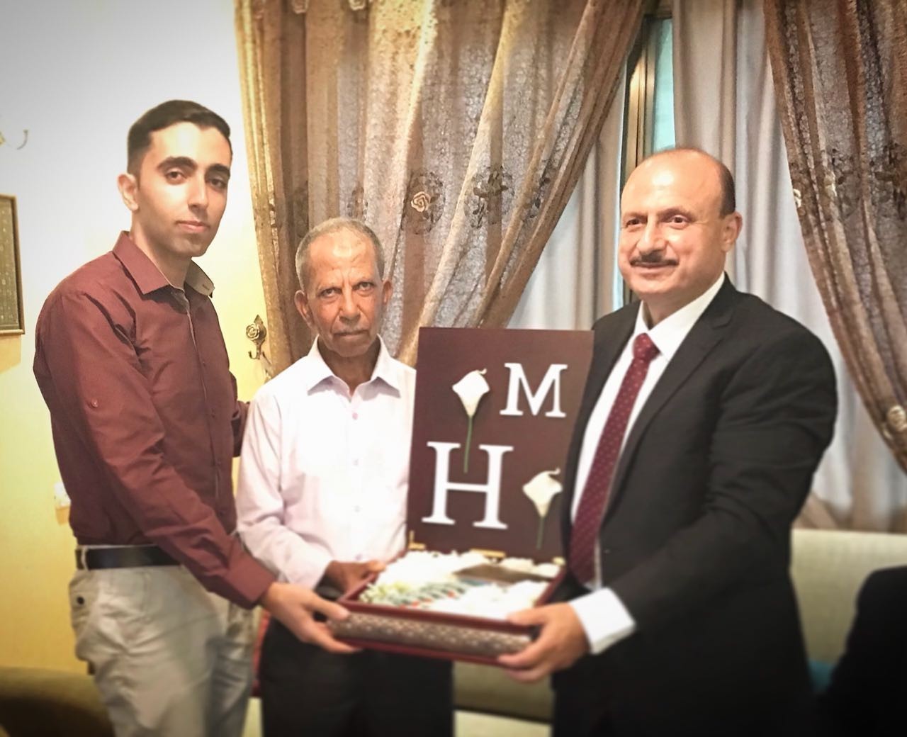 [[[507,122,98,133,755,613],"114,أ. محمد زياد محمد مصطفى البطه (والد العروس),http://www.albatta.net/profile/172"],[[245,175,77,123,755,613],"44,السيد/ محمد عبدالله حسن  عبدالله البطه (والد العريس),http://www.albatta.net/profile/92"],[[110,86,81,144,755,613],"1,م. منير محمد عبدالله حسن البطه,http://www.albatta.net/profile/95"]]