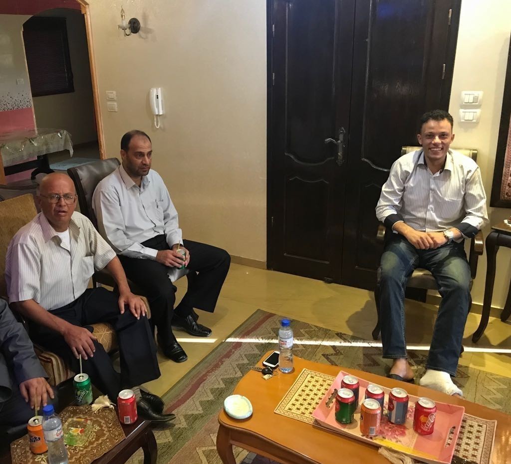 [[[617,168,47,73,755,686],"171,أ. محمد احمد سعيد احمد البطه (خال العروس),http://www.albatta.net/profile/212"],[[186,193,38,75,755,686],"164,أ. عبدالقادر علي سليم محمد البطه,http://www.albatta.net/profile/205"],[[52,256,63,78,755,686],"115,السيد/ ناهض زياد محمد مصطفى البطه (عم العروس),http://www.albatta.net/profile/173"]]