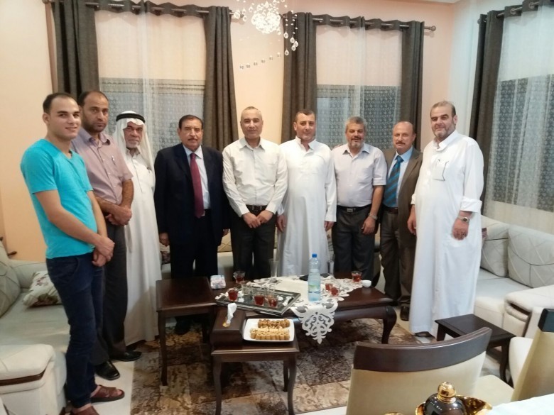 [[[588,136,28,55,755,566],"118,صلاح محمد البطه,http://www.albatta.net/profile/176"],[[530,160,29,51,755,566],"114,محمد زياد البطه,http://www.albatta.net/profile/172"],[[469,159,21,40,755,566],"169,يحيى سعيد البطه,http://www.albatta.net/profile/210"],[[398,145,30,54,755,566],"أحمد فضل البطه"],[[325,140,34,61,755,566],"227,عبدالحكيم زكريا البطه,http://www.albatta.net/profile/262"],[[243,157,28,54,755,566],"128,المختار د. فوزي البطه,http://www.albatta.net/profile/186"],[[163,150,29,58,755,566],"161,بهاءالدين علي البطه,http://www.albatta.net/profile/202"],[[112,117,29,62,755,566],"164,عبدالقادر علي البطه,http://www.albatta.net/profile/205"],[[59,120,50,79,755,566],"محمد عبدالحكيم البطه"]]