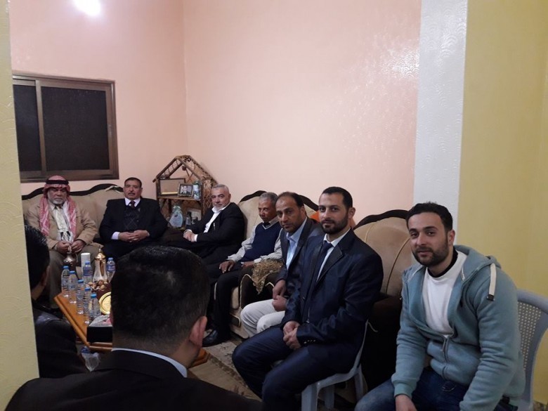 [[[551,283,65,84,755,566],"178,ابراهيم عبدالكريم عبدالله,http://www.albatta.net/profile/219"],[[431,264,48,64,755,566]," شادي سليم عبدو "],[[382,269,29,50,755,566],"164,عبدالقادر علي سليم,http://www.albatta.net/profile/205"],[[355,265,18,39,755,566],"54,محمد حسن عبدالله,http://www.albatta.net/profile/113"],[[288,253,22,34,755,566],"223,محمد عبدو سليم,http://www.albatta.net/profile/258"],[[167,244,23,33,755,566],"128,د. فوزي محمد خليل,http://www.albatta.net/profile/186"],[[63,238,29,49,755,566],"161,بهاءالدين علي سليم,http://www.albatta.net/profile/202"]]