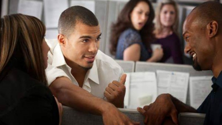 7 علامات تدل على أن زملاءك في العمل يكرهونك سراً