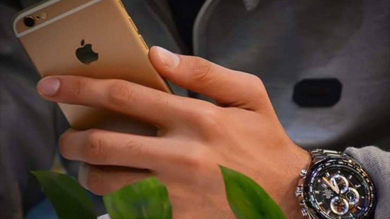 الهاتف الذكي قد يغير شكل يدك